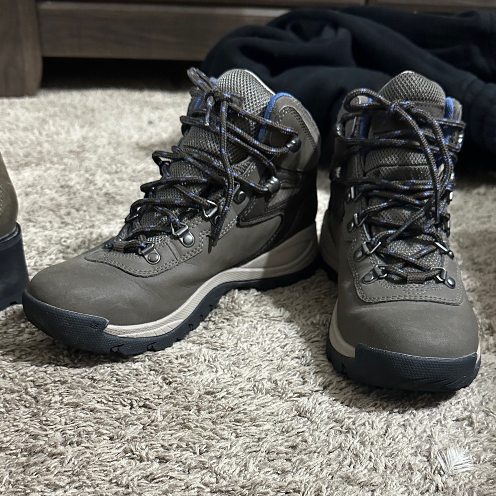 COLUMBIA Women's Hiking Boots